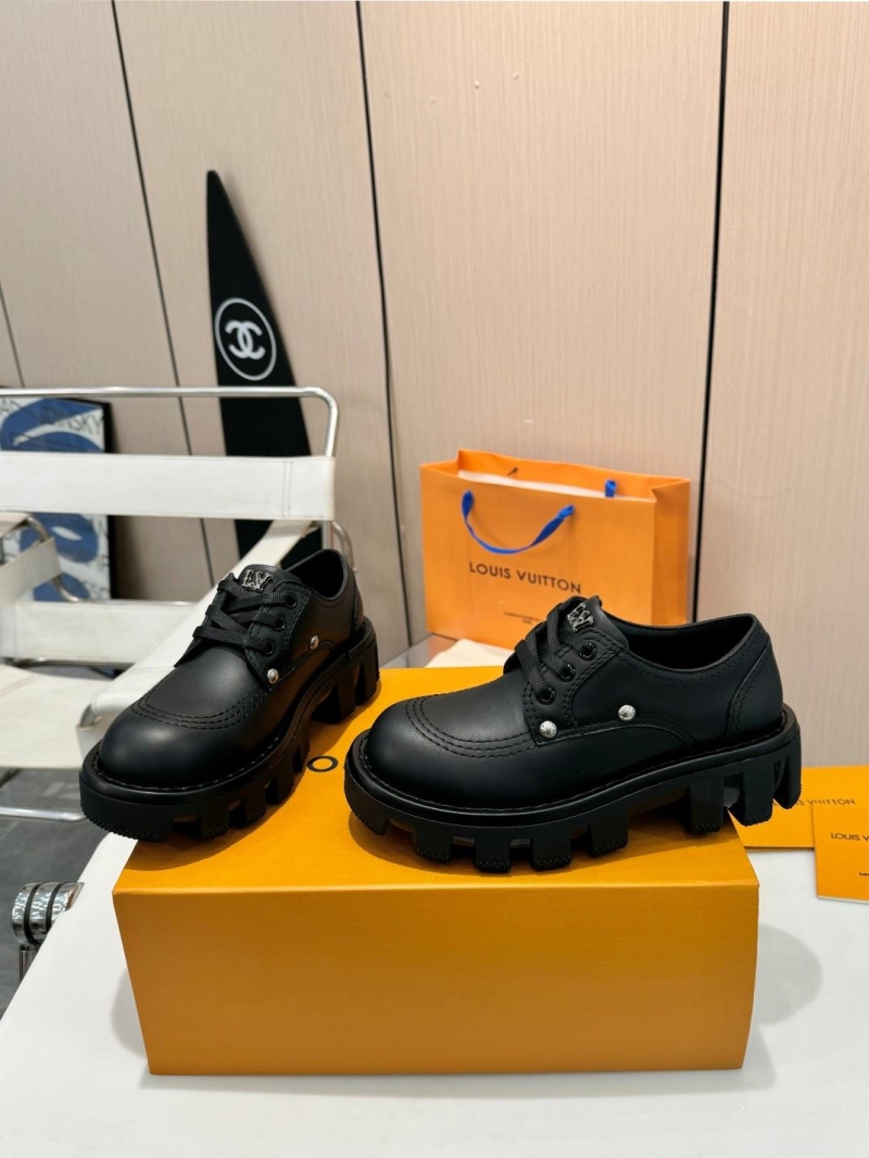 l0vis Vvtt0n loafers